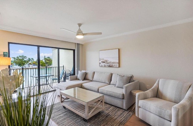 Land's End 4-204 Bay Front - Premier