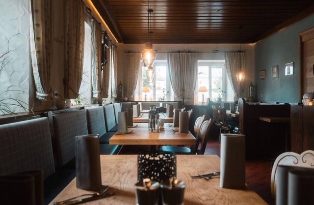 Landhotel & Weingasthof Schwarzer Adler