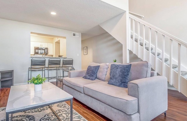 Landing | Amazing 2BD, Pool, Gym