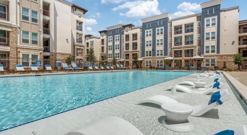 Landing Apartments Twin Creeks - Allen