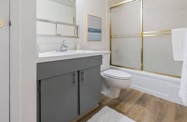 Landing at Concierge Rocky Hill Apartments - 2 Bedrooms in Downtown Rocky Hill