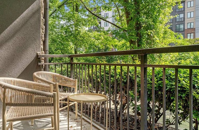 Landing at Cortland Oleander West - 2 Bedrooms in North Druid Hills