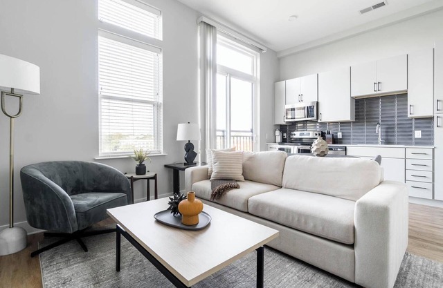 Landing at Foster on the Park - Studio in Downtown