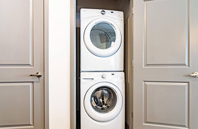 Landing at The DEN Apartments - 2 Bedrooms in Southeast Denver