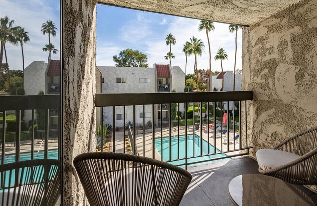 Landing at The Modern Cactus Apartments - 2 Bedrooms in Baristo