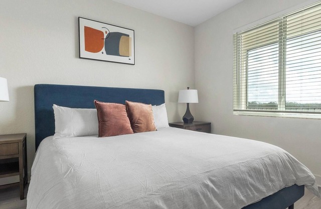 Landing | Beautiful 1BD, Clubhouse, Pool