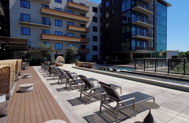 Landing | Beautiful 2BD, Gym, Tennis Court