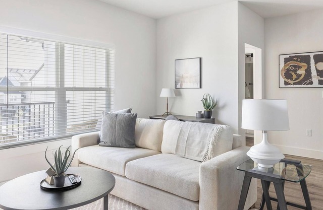 Landing | Beautiful 2BD, Gym, Pool
