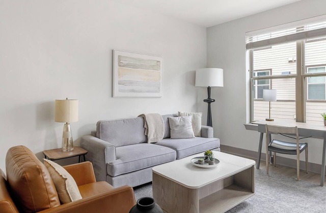 Landing | Beautiful 2BD, Pool, Clubhouse