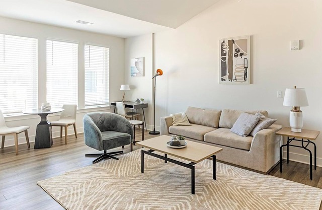 Landing | Chic 1BD, Clubhouse, Courtyard