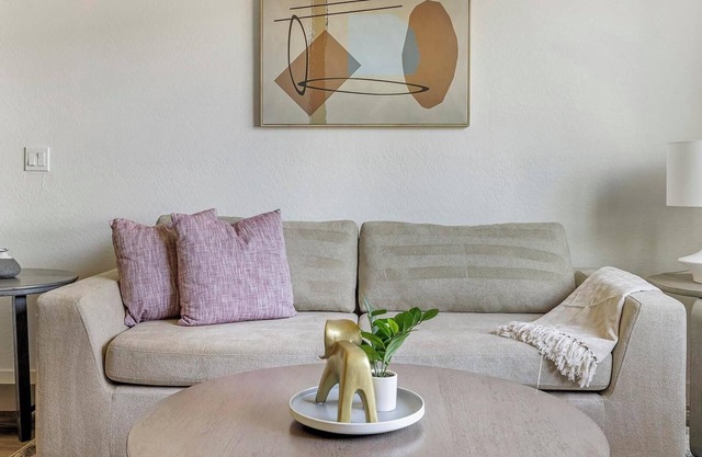Landing | Chic 1BD, Gym, Clubhouse