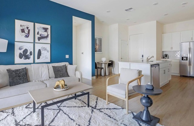 Landing | Chic 2BD, Pool