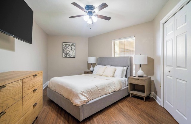 Landing | Chic 2BD, Pool, Gym