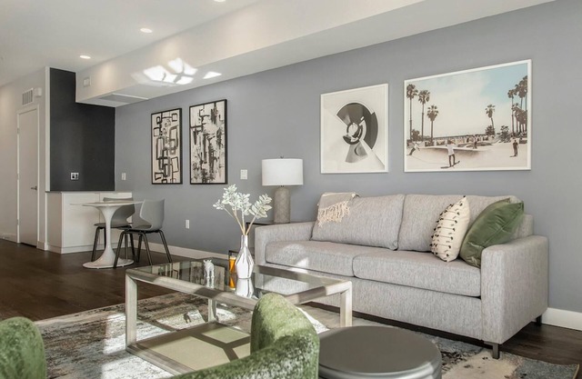 Landing | Incredible 2BD, Pool, Clubhouse