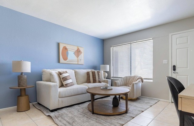 Landing | Modern 1BD in Maryvale Village