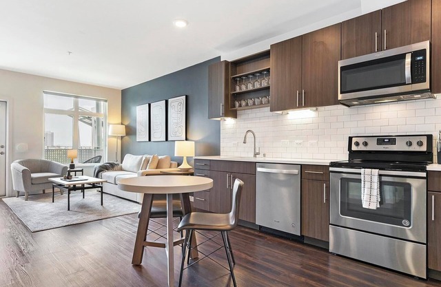 Landing | Spectacular 1BD, Pool, Gym