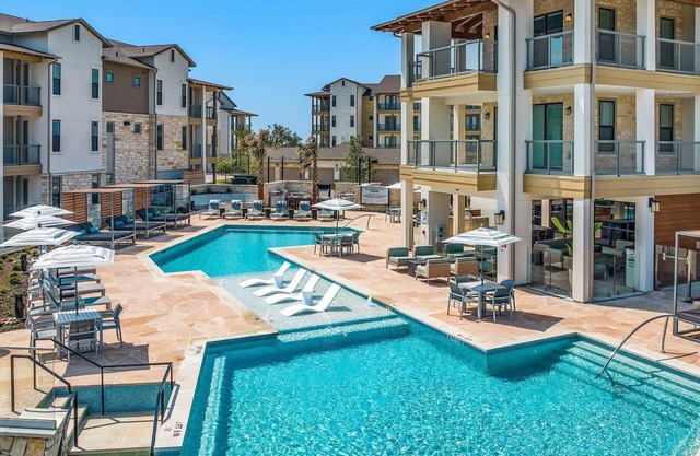 Landing | Spectacular 2BD, Clubhouse, Pool