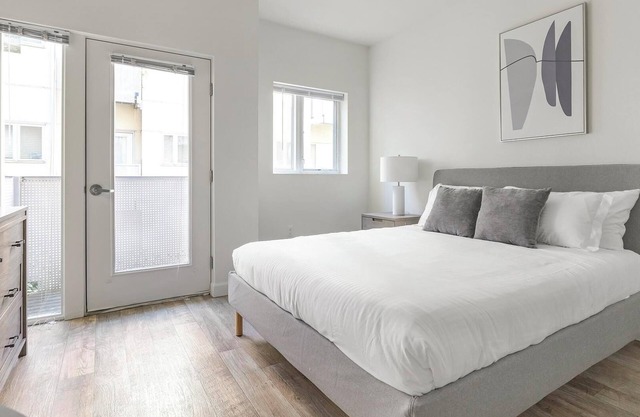 Landing | Spectacular Studio, Courtyard, Gym