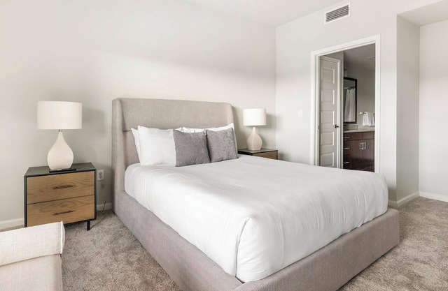 Landing | Stunning 1BD, Gym, Clubhouse