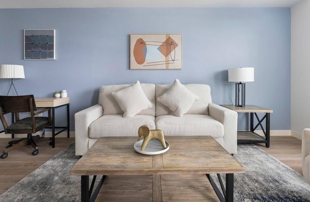 Landing | Stunning 1BD, Pool, Gym