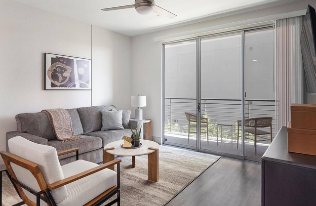 Landing | Stunning 2BD, Gym, Clubhouse