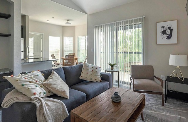 Landing | Stunning 2BD, Pool, Clubhouse