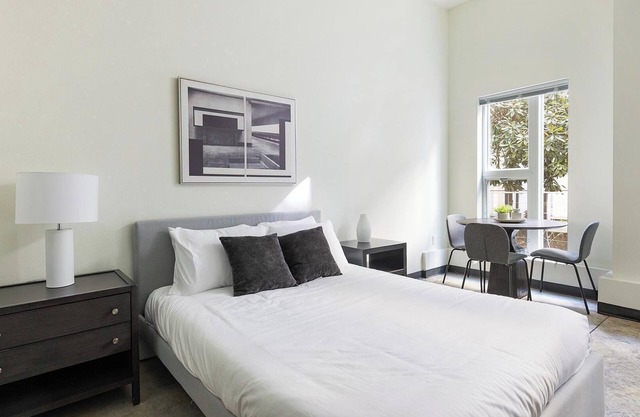 Landing | Stunning Studio, Gym, Courtyard