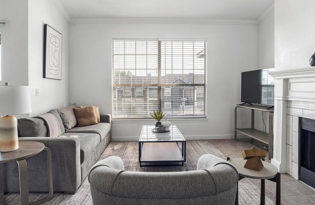 Landing | Stylish 1BD, Pool, Clubhouse