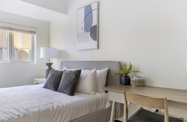 Landing | Stylish Studio, Gym, Courtyard