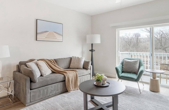 Landing | Stylish 1BD, Gym, Clubhouse