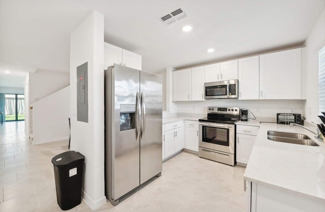 Landings Westport 1989 I 2bd 2.5bt I Pool