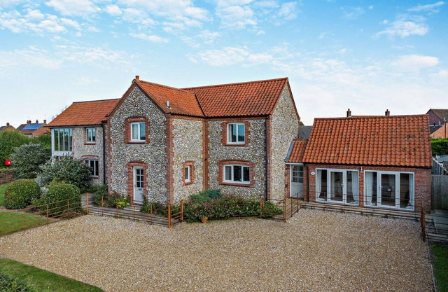 Langham Lodge - Five Bedroom House, Sleeps 10