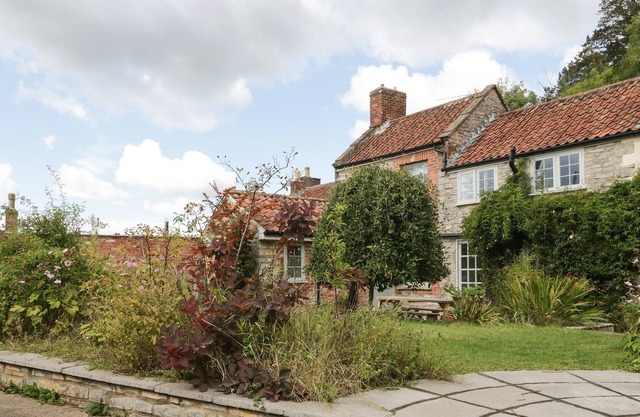 LANTERN COTTAGE, family friendly, with open fire in Glastonbury