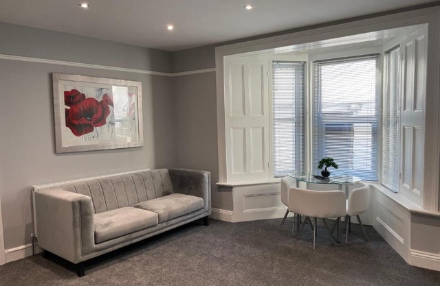 Large 1 Bedroom Flat With Private Parking