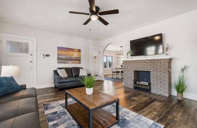 Large 2 Bed Apartment in The Heart of Canton