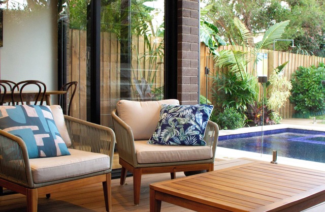 Large 3 bedroom family home with pool & yard