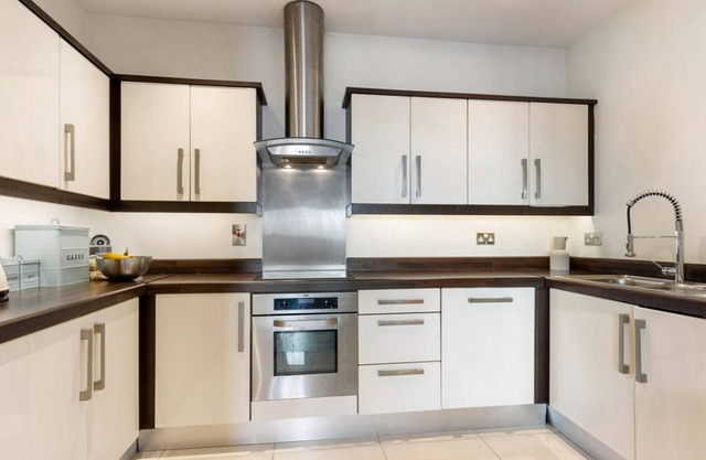 Large 3 br apartment with and wifi