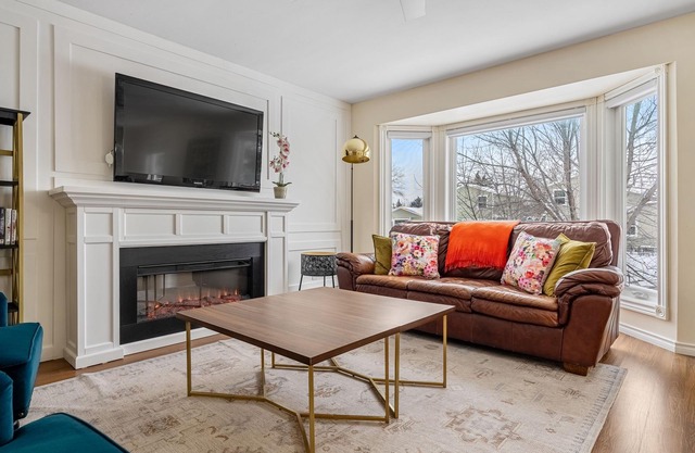 Large 4-level Split, 6 Bedrooms, 13 Beds, Near Fish Creek!