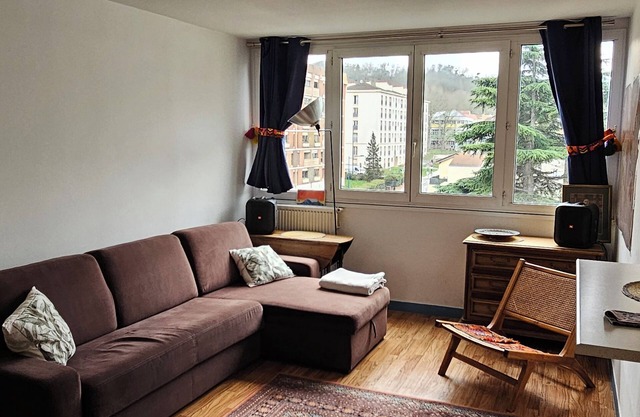 Large 4-person apartment 10 minutes from Paris