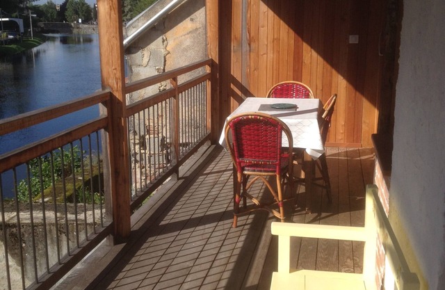 Large 50 m2 studio, city center, riverfront, balcony and terrace