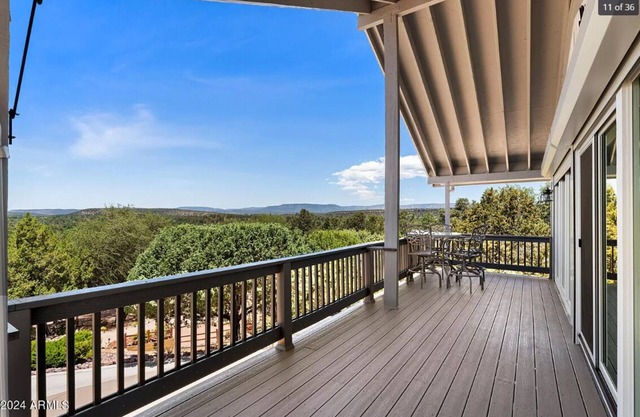 Large 500 square ft studio with private garage in a very quiet cul-de-sac