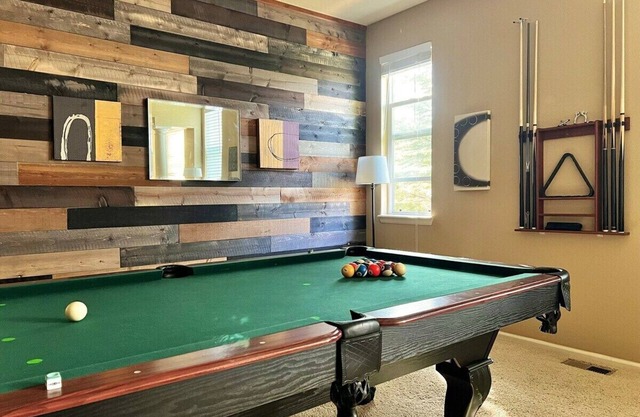 Large 5BR Retreat | Hot Tub | Gym | Games | I-25