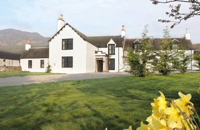 Large 7-bedroom Scottish house sleeping up to 15 in beautiful Highlands setting