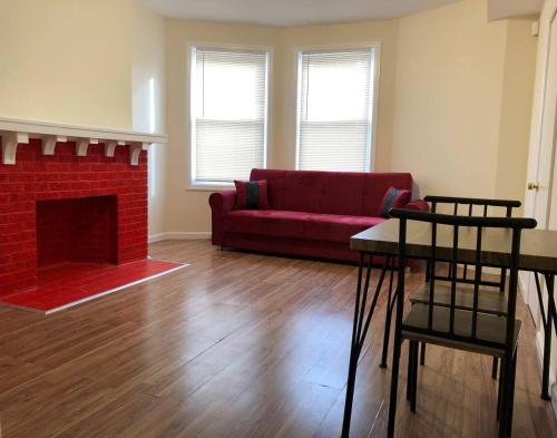 Large and private 3 bedroom and 1 bathroom apartment near Newark International Airport EWR and New York City