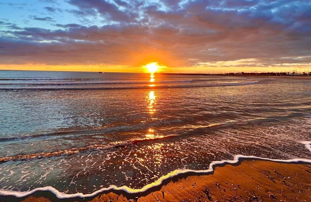 Large apartment within walking distance of shops and sea