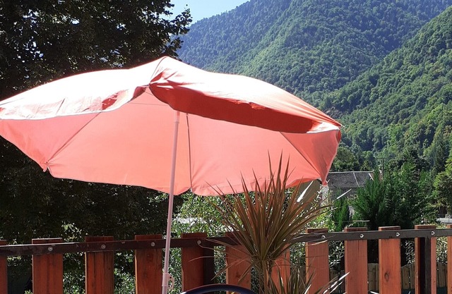 Large apartment with magnificent view of the river and the mountains 7 minutes from Spain