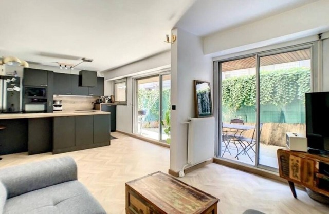 Large apartment in the center of Paris with two terraces