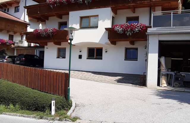 Large apartment with mountain views and a lot of sun, 10 minutes to the lift
