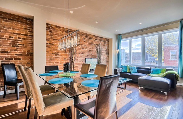 Large apartment with Roof terrace and Private parking at low cost