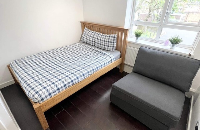 Large aprt close to Central London